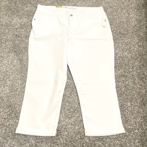 Old navy white jeans size 14 women’s crop